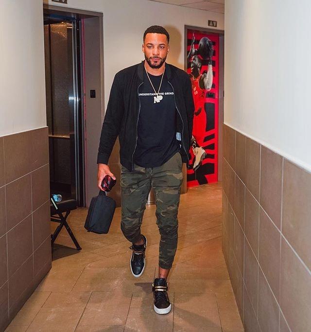 辽宁男篮王哲林末节关键表现出色（辽宁男篮王哲林末节关键时刻闪耀）