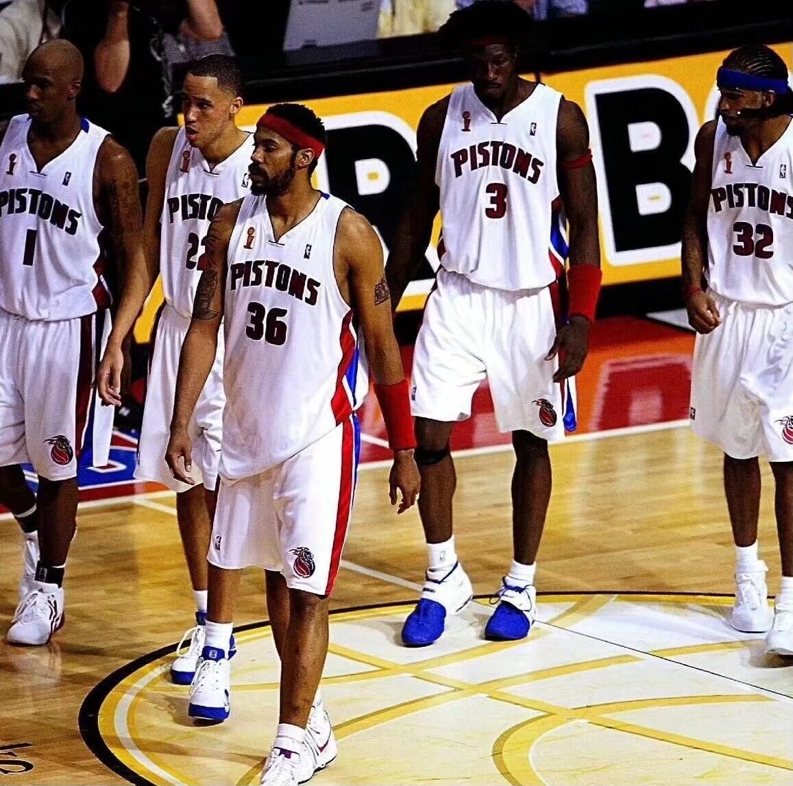 被与梅西比较？伦纳特-卡尔：我不能和他相比，他是我的偶像（被拿来和梅西相提并论？伦纳特-卡尔：不敢比，他是我的偶像）