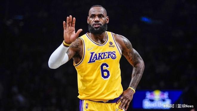 过去6场32+8+8！哈登三节空砍31+5+8，快船28分惨败，近10场仅1胜（近6战场均32+8+8！哈登三节轰31+5+8仍无力回天，快船惨负28分，近10场仅1胜）