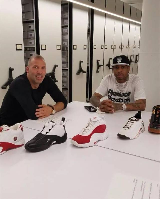 武汉三镇刚官宣邓涵文离队，就引发哄抢，三大热门下家各有胜算！（武汉三镇官宣邓涵文离队引爆争抢，三大热门下家各显胜算）